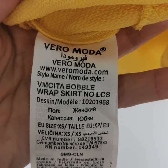 YELLOW SKIRT - Picture 3 of 5